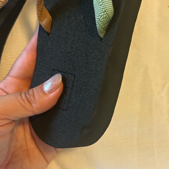 NWOT Teva Multicolor Strappy Sandals - Picture 4 of 4